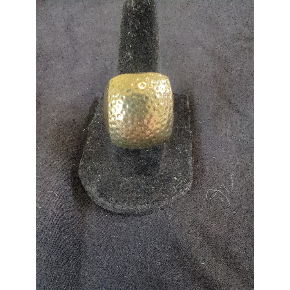 Vintage Gold Tones Chunky Ring‎ With Speckled Pattern
